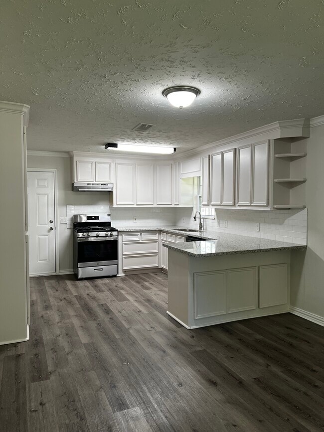 Building Photo - 230 N Holly Ave