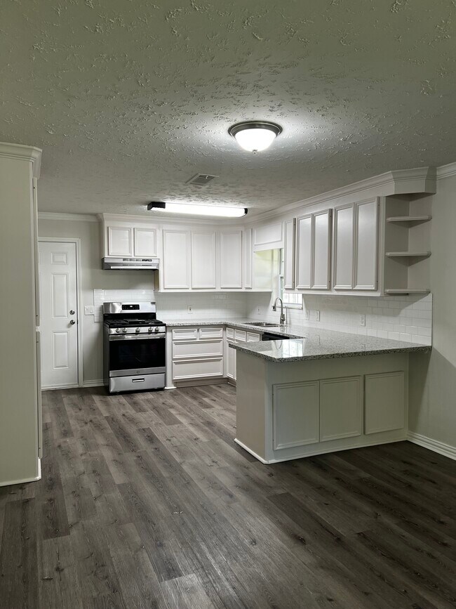 Foto del edificio - 230 N Holly Ave