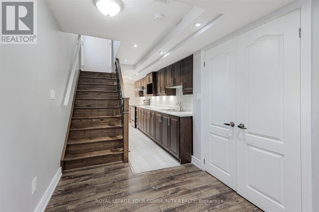 Building Photo - 86 Black Maple Crescent