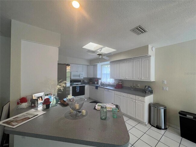 Foto del edificio - 5937 Gillot Blvd