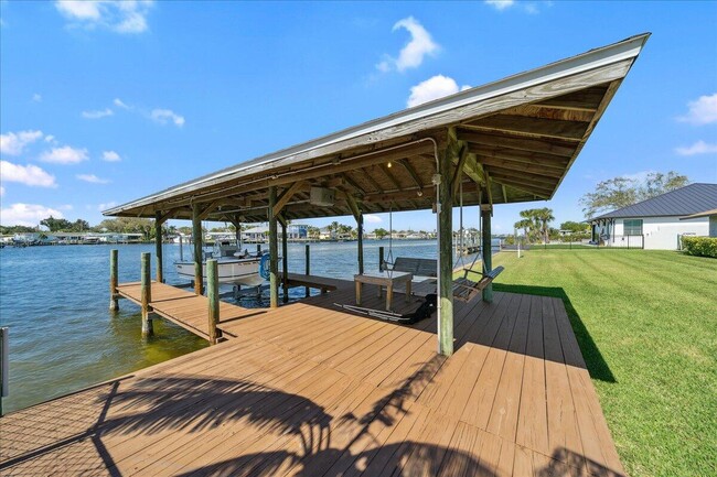 Foto del edificio - 565 Milford Point Dr