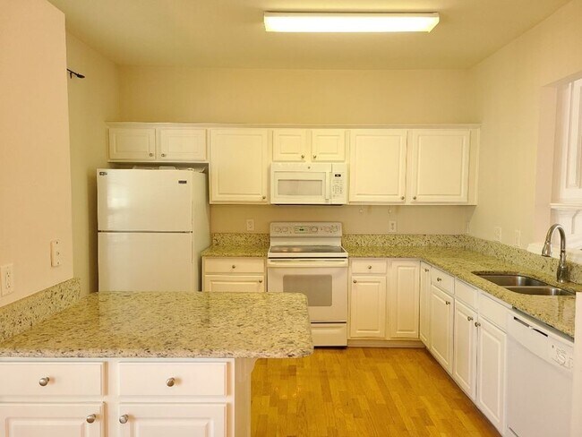 Building Photo - 7018 Mead Ln