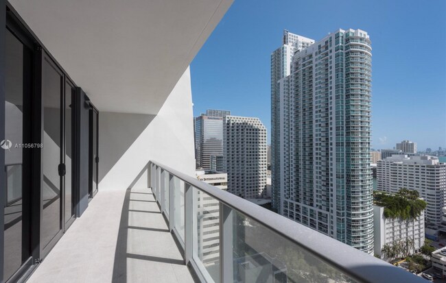 Building Photo - 1010 Brickell Ave