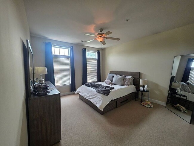 Building Photo - "Charming 2-Bed, 2-Bath Spacious Retreat in Norfolk - 1,500 Sq Ft of Modern Comfort!"