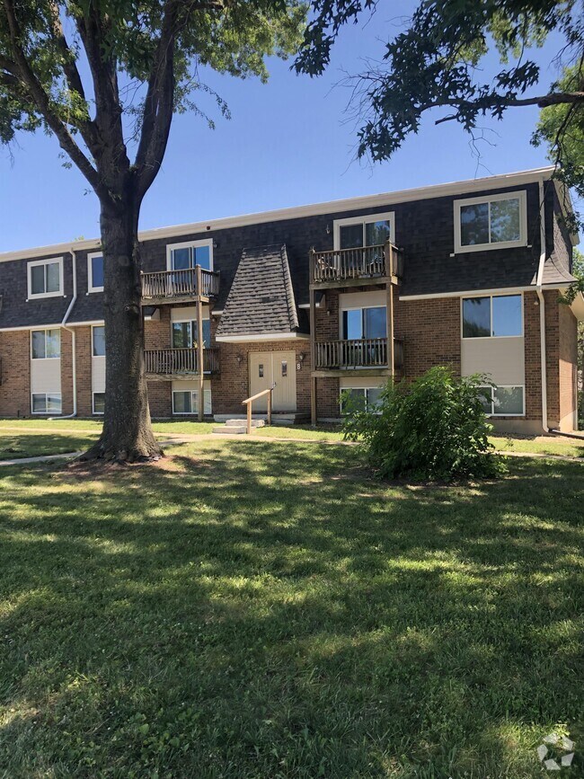 Country Club Gardens Apartments under 2,000 Blue Springs, MO 1