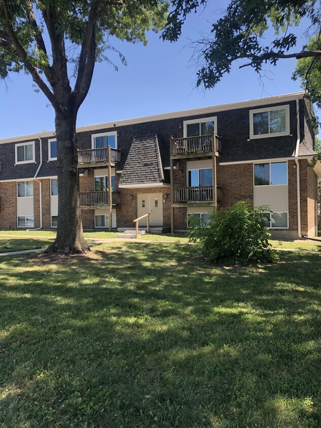 1200 NW Hwy 7 Unit B302, Blue Springs, MO 64014 Room for Rent in Blue