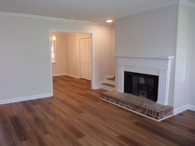 Foto del edificio - Beautiful 3 Bedroom 2 Bath Ground Level Condo in Tall Oak Villas