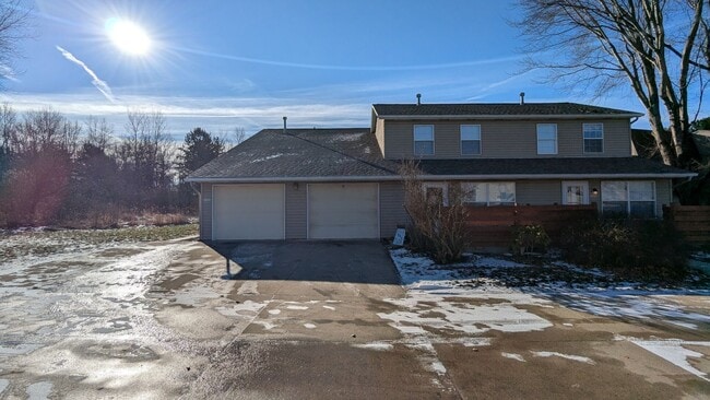 Foto del edificio - MN Cedar Village (859)