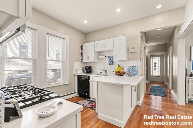 Building Photo - 155 Spruce St