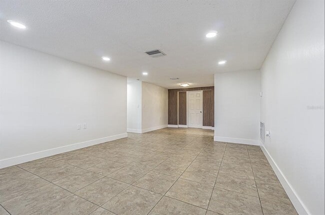 Foto del edificio - 5631 Riddle Rd