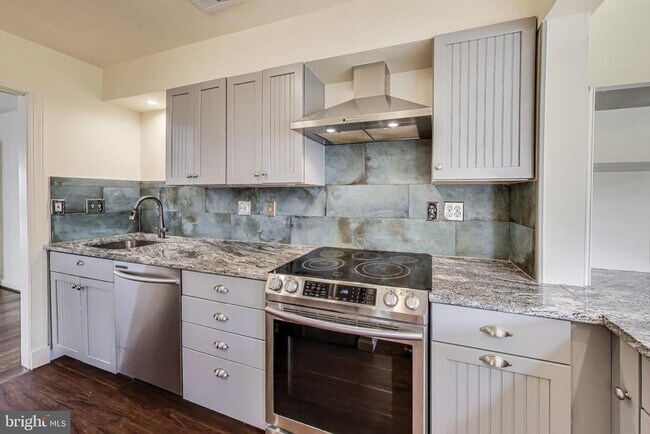 Foto del edificio - 5516 Greentree Rd