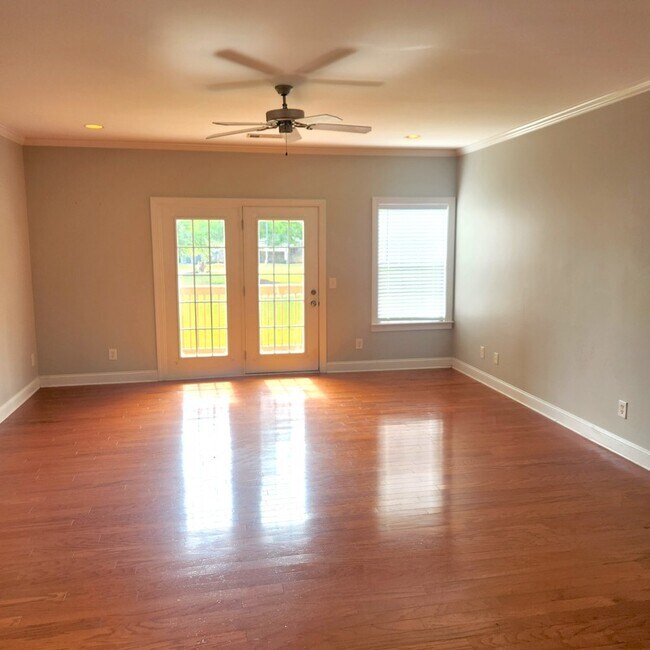 Foto del edificio - 364 Easterlin Way