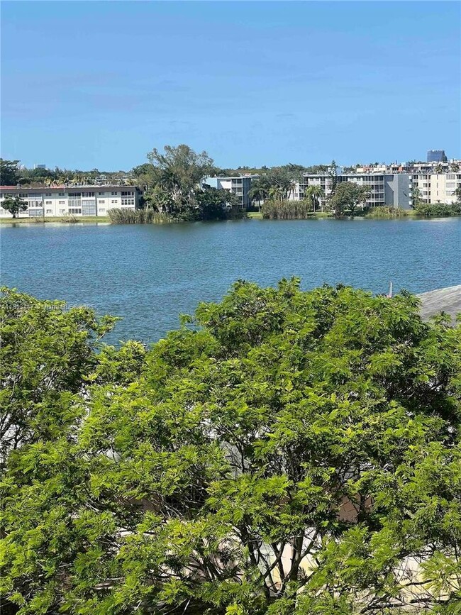 Foto del edificio - 1401 NE Miami Gardens Dr