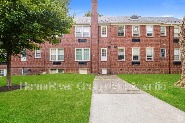 Building Photo - 715 S Washington St