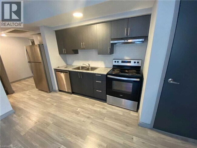 Photo du bâtiment - 275F Larch St