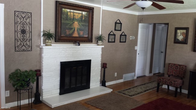 Building Photo - 655 E Riviera Cir
