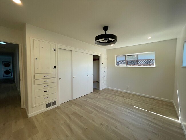 Foto del edificio - Palo Alto Midtown Updated 4BR Home w/ Spacious Yard