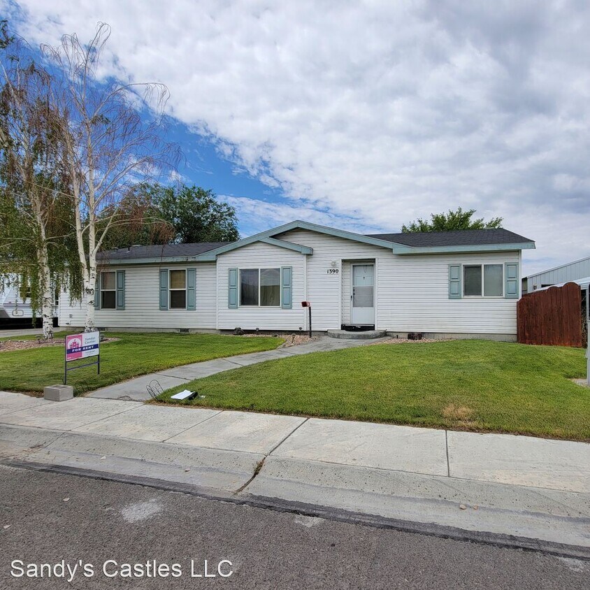 3 br, 2.5 bath House 1390 Primrose Dr House Rental in Elko, NV