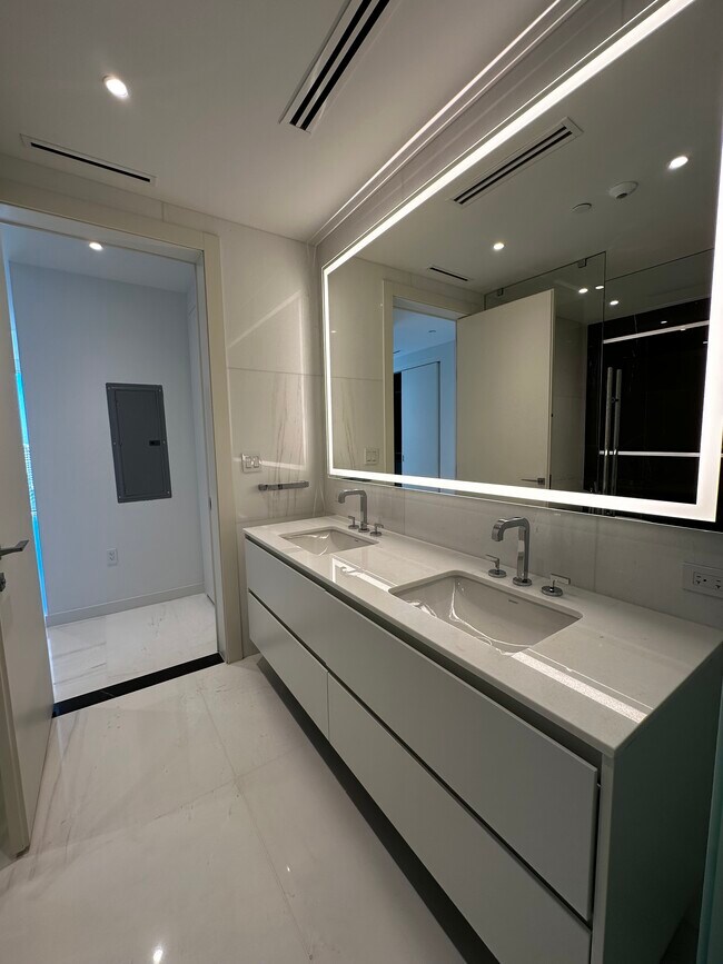 Foto del edificio - 488 NE 18th St
