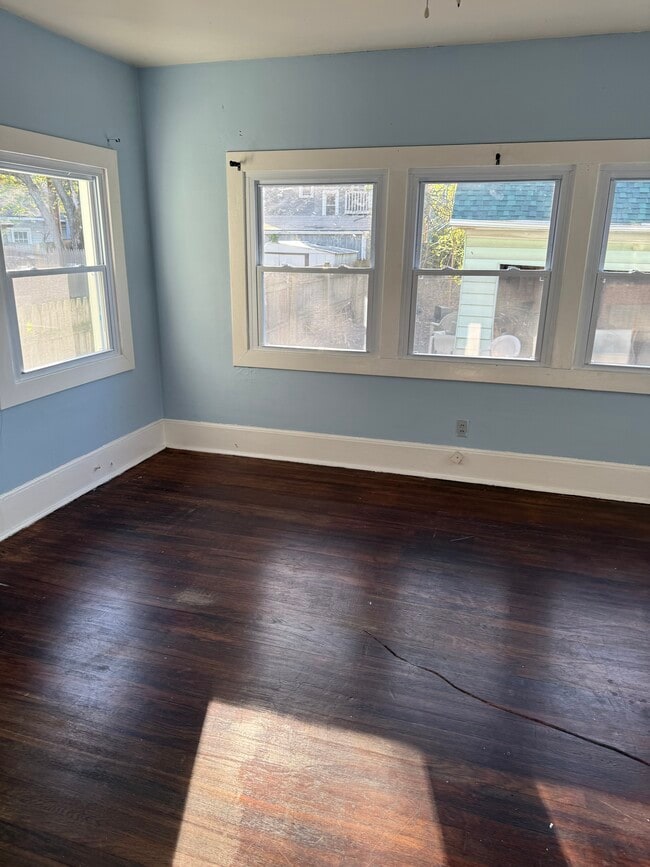 Foto del edificio - 1324 W 108th St