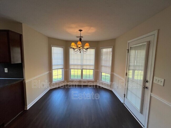 Foto del edificio - 37 Brentwood Dr