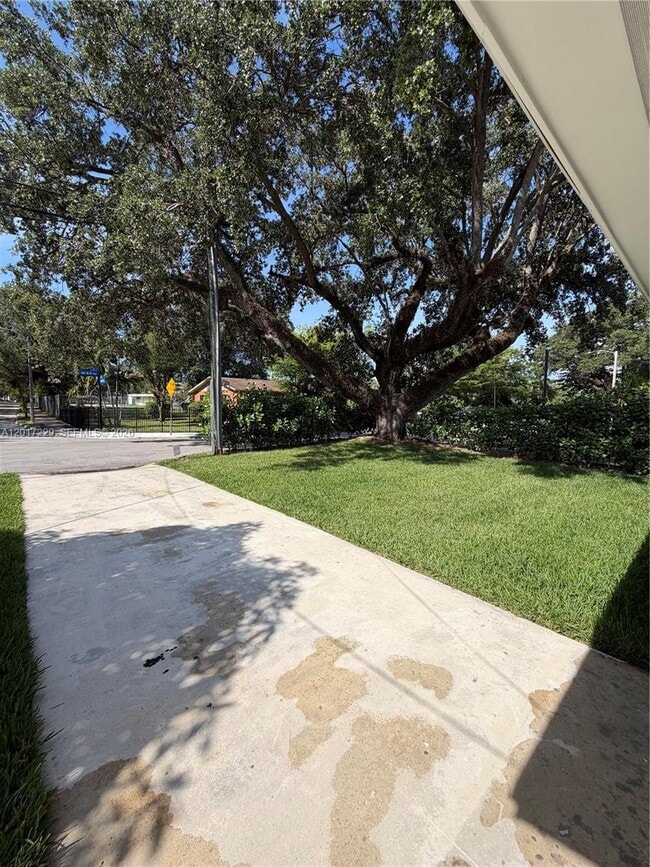 Building Photo - 6091 SW 64th Terrace