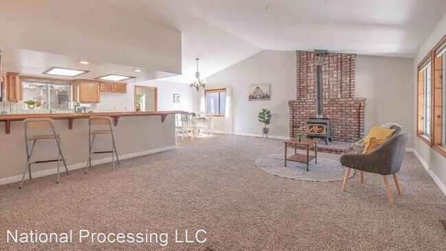 Building Photo - 3 br, 2 bath House - 440 East Mountain Vie...