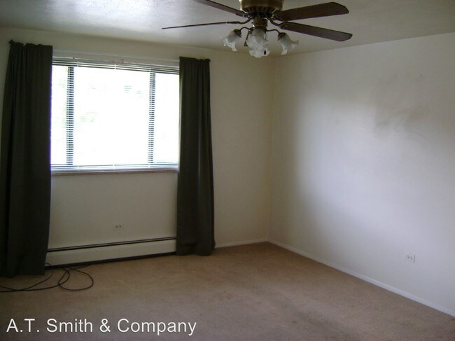 Building Photo - 1410 S Ash St
