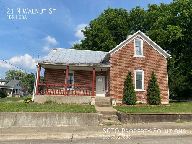 Building Photo - 4BD/2BA Historical, Modernly Updated Home