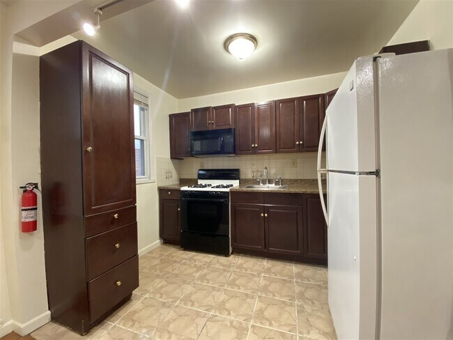 Foto del edificio - 16 Bleecker St