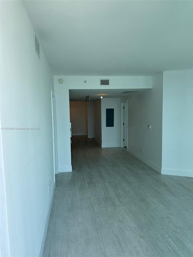 Foto del edificio - 501 NE 31st St