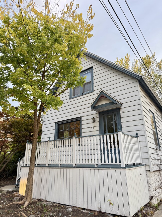 Foto del edificio - 365 E Schiller St