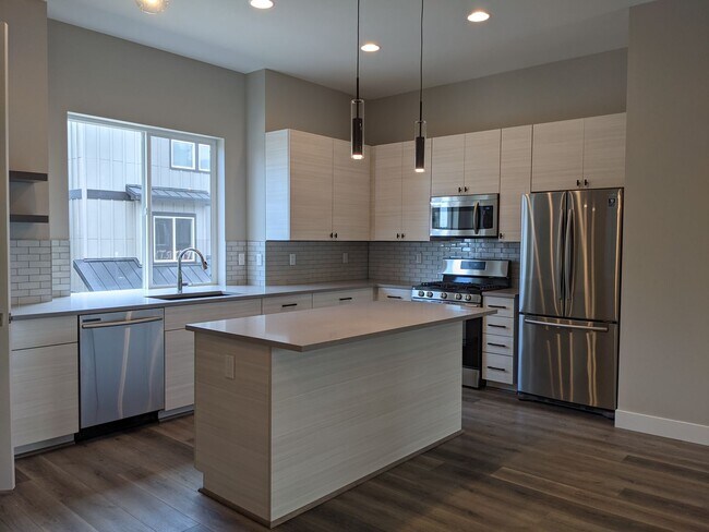 Foto del edificio - 6035 Ames St