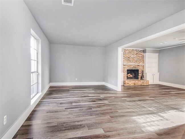 Building Photo - 18510 Point Lookout Dr
