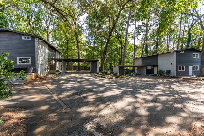 Building Photo - BROOKHAVEN DELUXE