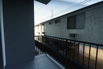 Interior Photo - 2820 Sawtelle Blvd