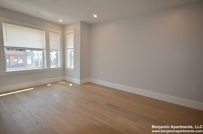 Building Photo - 425 Market St