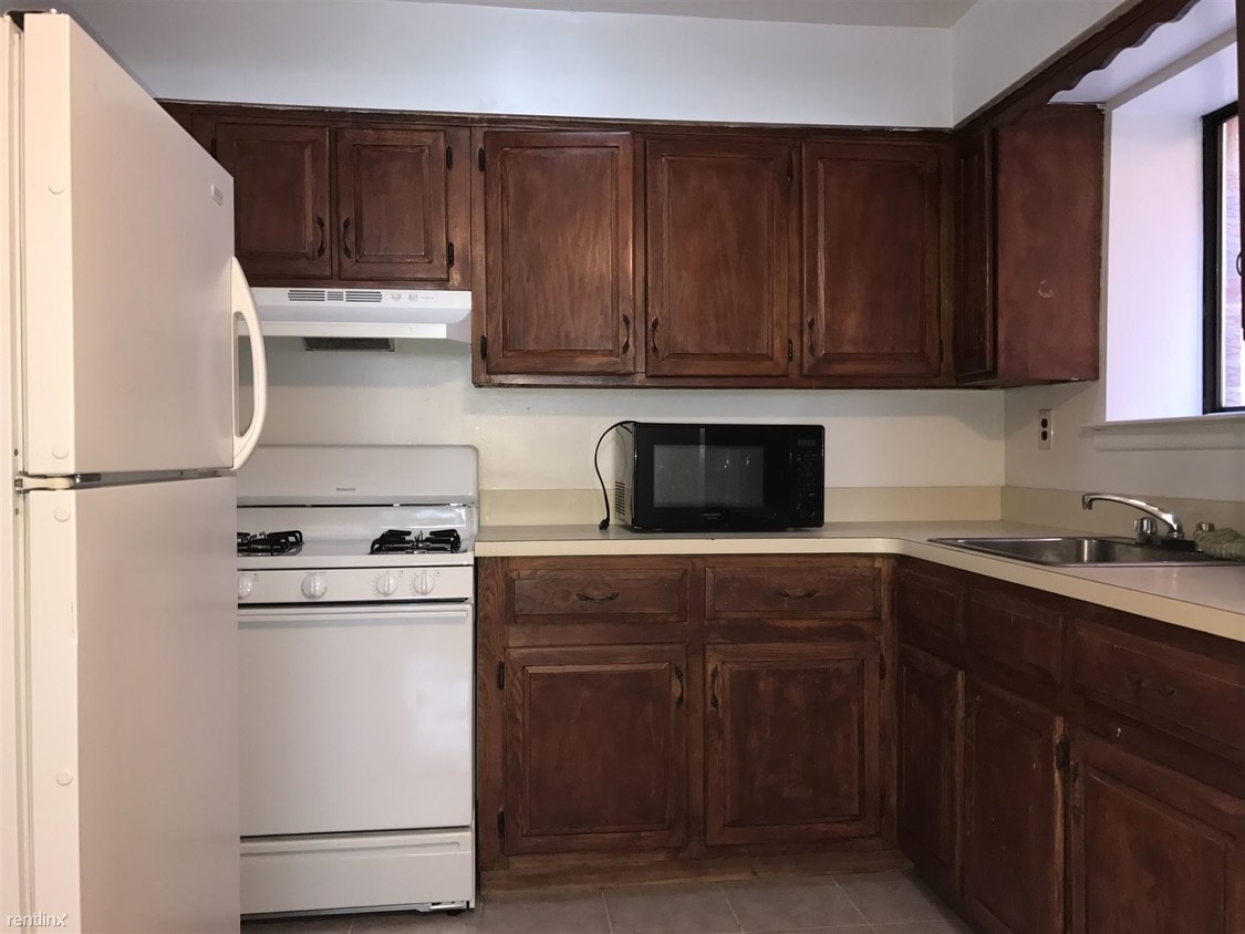 Primary Photo - 1 br, 1 bath Apartment - 16 Bayley Ave