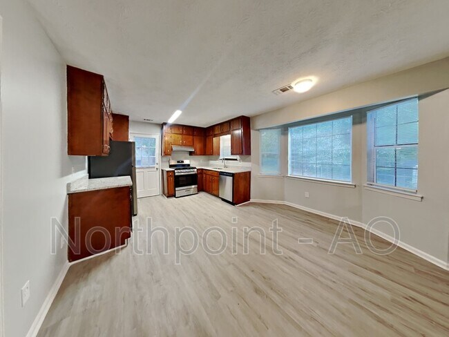 Foto del edificio - 2870 Woodhollow Ln