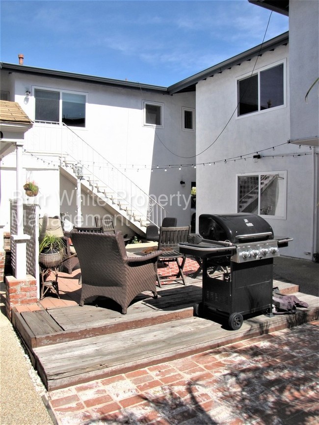 Building Photo - 970 Valencia St