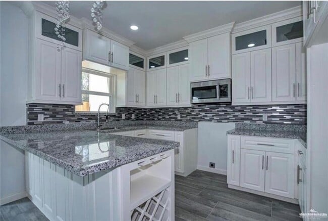 Foto del edificio - 18 Sunset Dr