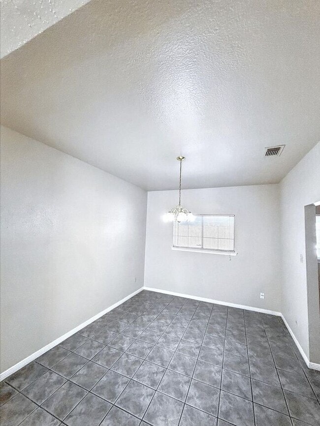 Building Photo - Spacious 3-Bedroom Home with Modern Amenit...