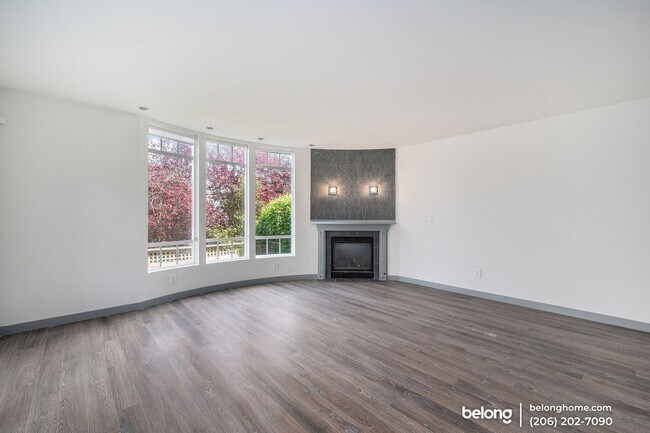 Building Photo - 3617 22nd Ave W