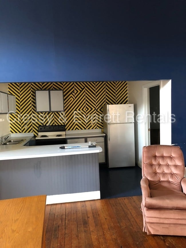 Building Photo - Apartment in Downtown Berrien Springs!