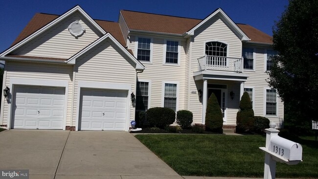 Building Photo - 1313 S Dahlia Ct