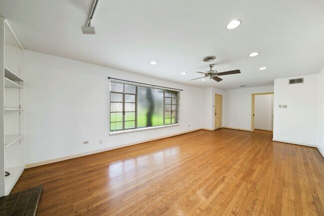 Foto del edificio - 2BED, 2BATH HOLLYWOOD PARK