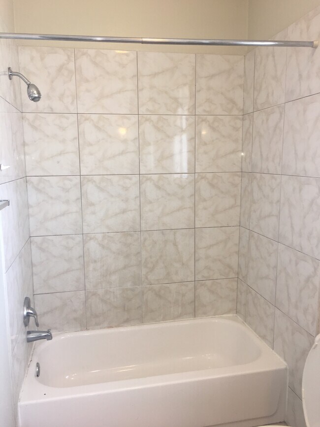 Bathroom - 2001 Franklin Ave