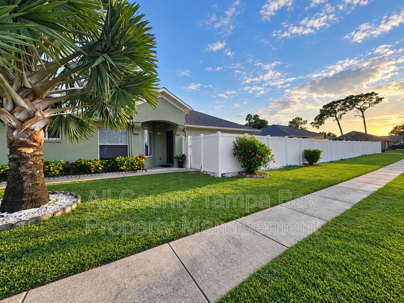 Building Photo - 11747 Lynmoor Dr