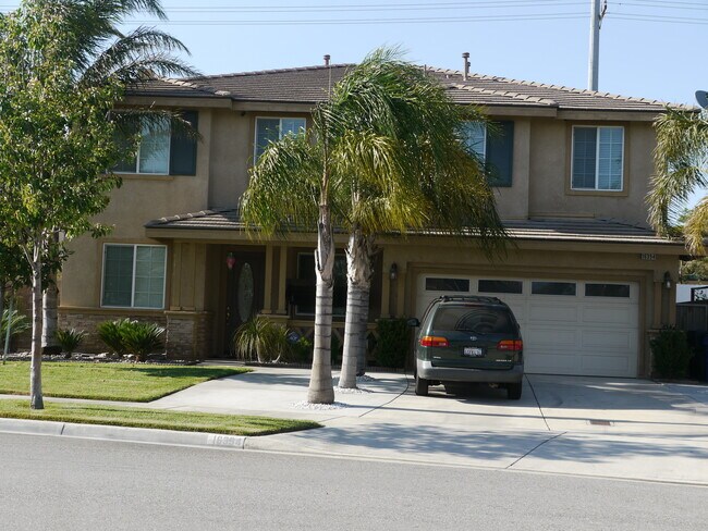 Foto del edificio - Spacious 4-Bedroom Home in North Fontana –...
