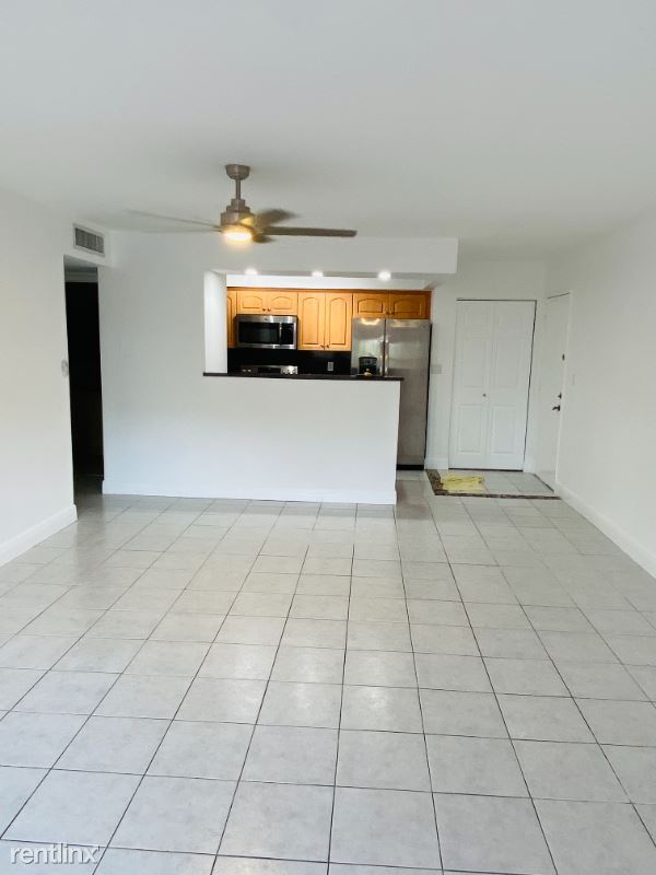 Building Photo - 1 br, 1 bath Condo - 421 NW 107th Avenue